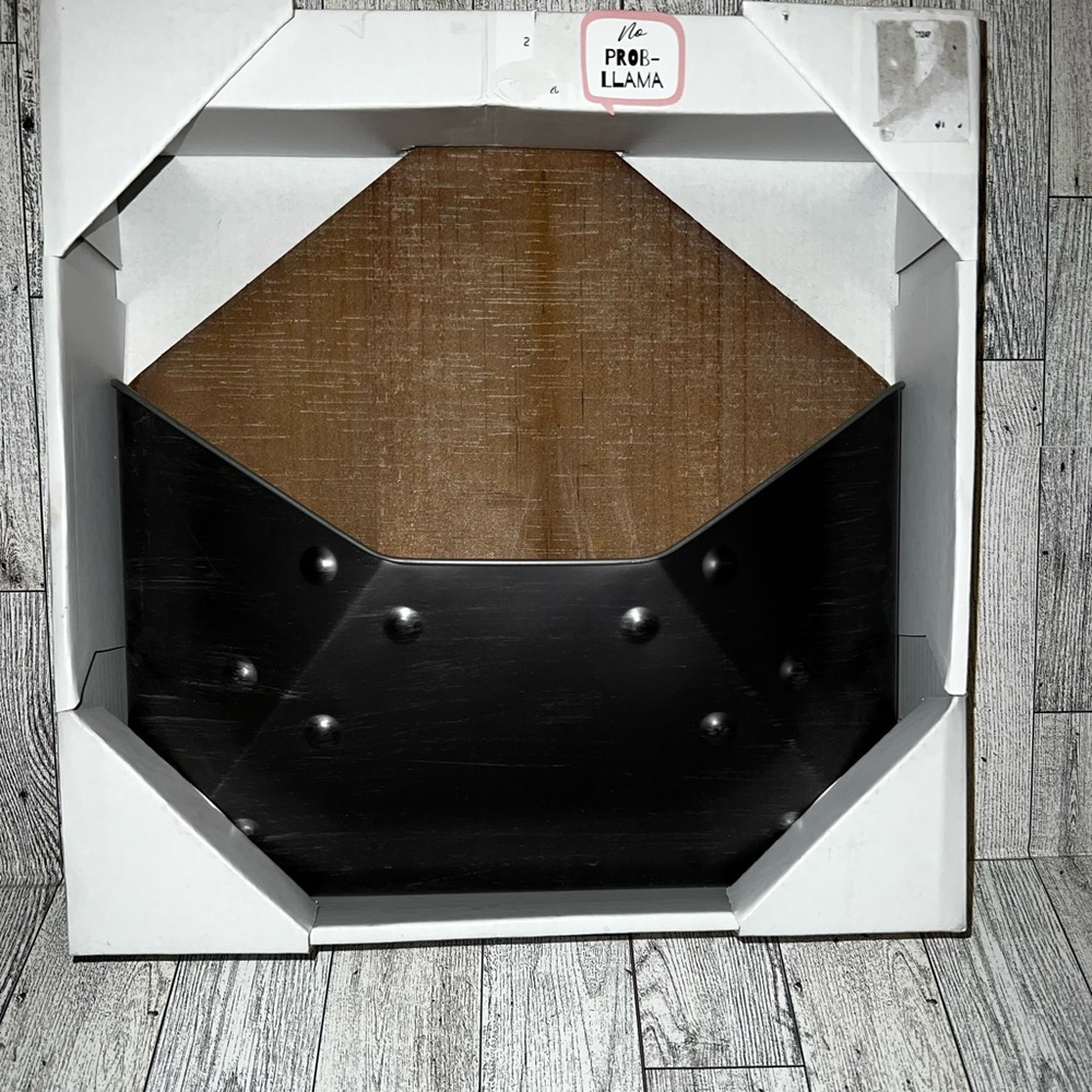 Wall mount letter holder